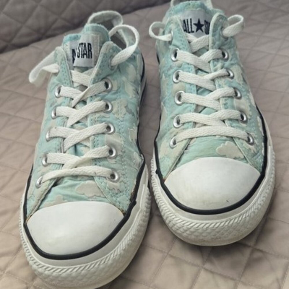 Women's Coverse All Star Tennis Shoes Size 6 Light Blue W/ White Clouds